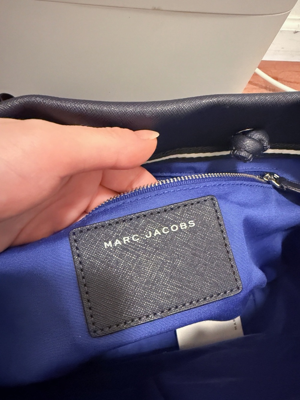 Marc Jacobs Navy Embossed Logo Leather Shoulder Bag - Picture 5 of 7